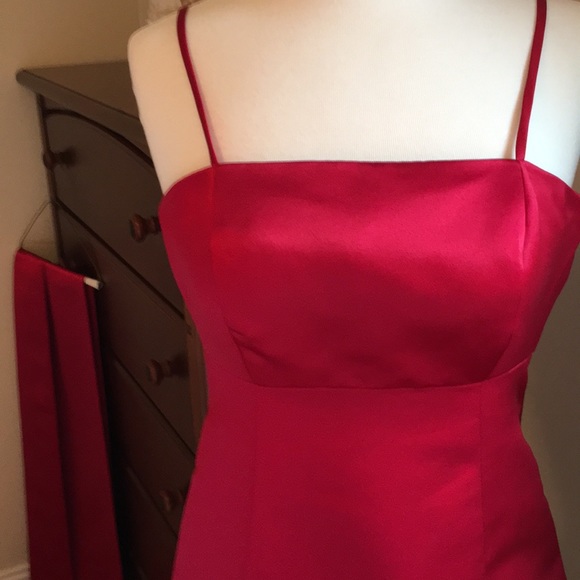 Red!! Beautiful red satin short dress with wrap - Picture 3 of 7